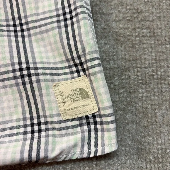 The North Face Women's Plaid Shirt - Green and White 1750 - Picture 6 of 6